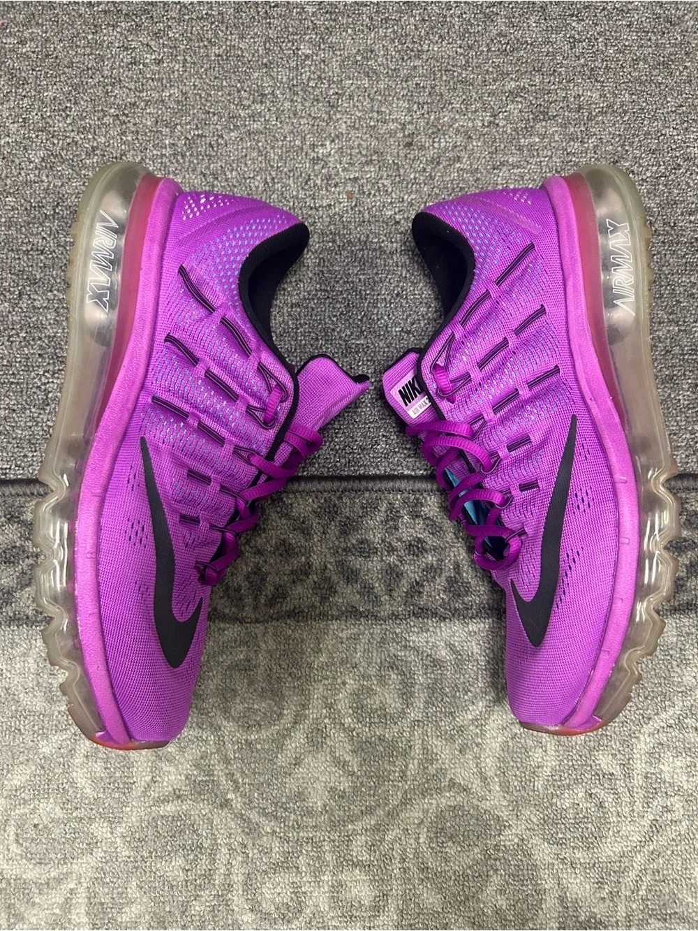 Nike Women's Athletic Shoes Purple /Black  Size 10  Excellent PreOwned Condition